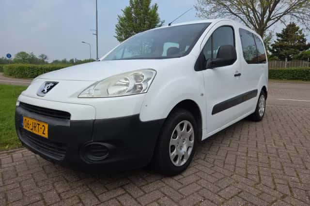 Peugeot Partner (2009) thumbnail 2