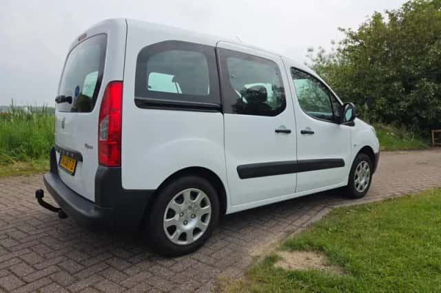 Peugeot Partner (2009) thumbnail 3