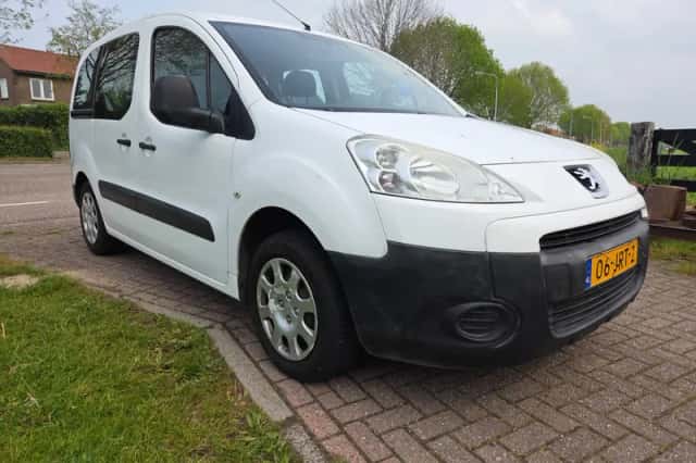 Peugeot Partner (2009) thumbnail 4
