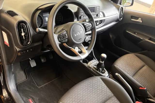 Kia Picanto (2023) thumbnail 2