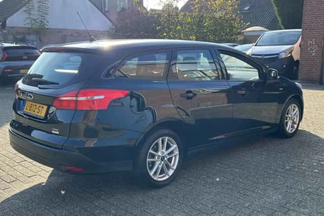 Ford Focus (2018) thumbnail 3
