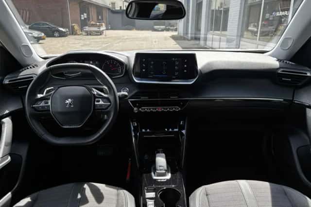 Peugeot 2008 (2021) thumbnail 2