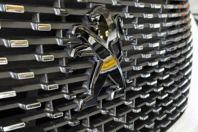 Peugeot 2008 (2021) thumbnail 4