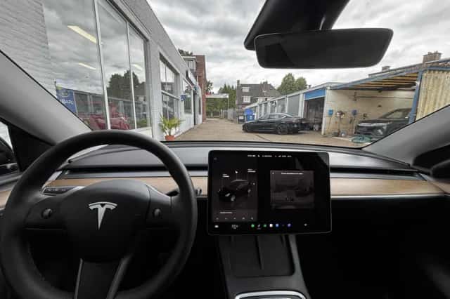 Tesla Model Y (2022) thumbnail 3
