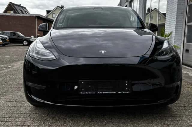 Tesla Model Y (2022) thumbnail 4
