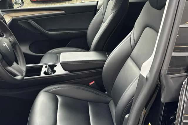 Tesla Model Y (2022) thumbnail 5