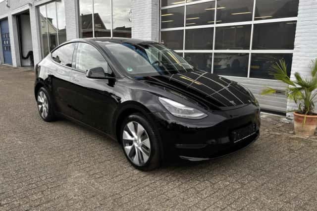 Tesla Model Y (2022) thumbnail 6