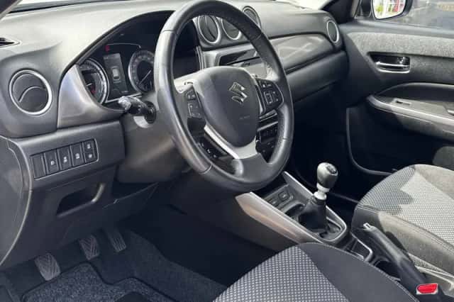 Suzuki Vitara (2022) thumbnail 4