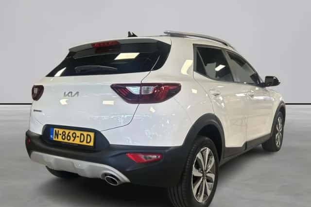Kia Stonic (2021) thumbnail 5