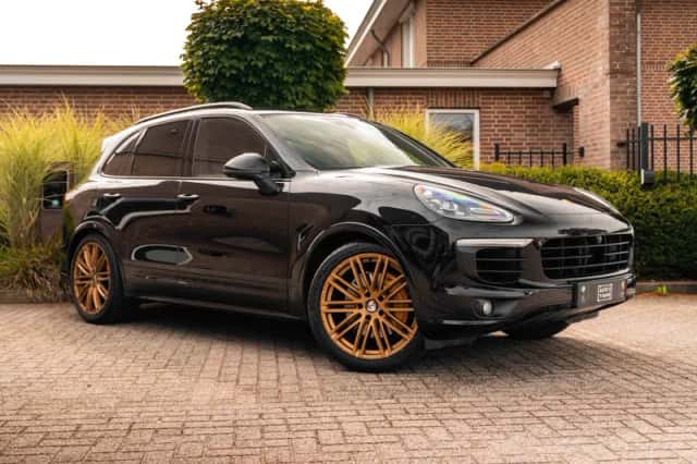 Porsche Cayenne (2016) thumbnail 1