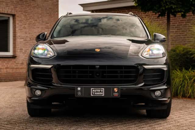 Porsche Cayenne (2016) thumbnail 6