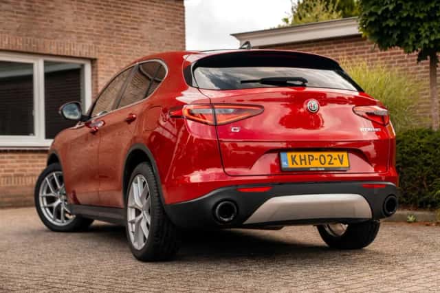 Alfa Romeo Stelvio (2017) thumbnail 2
