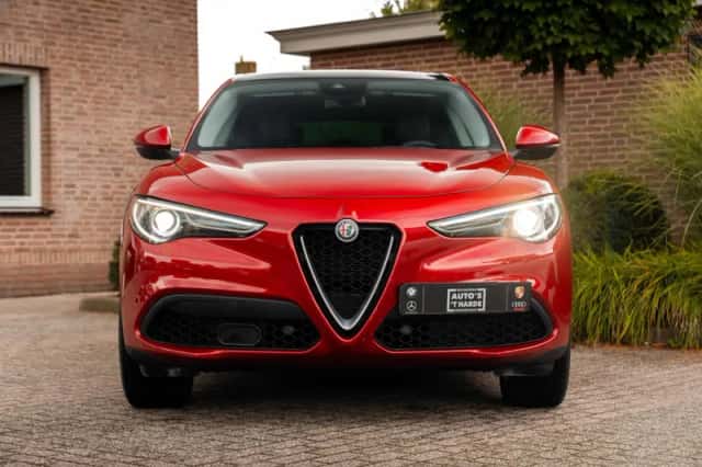 Alfa Romeo Stelvio (2017) thumbnail 6