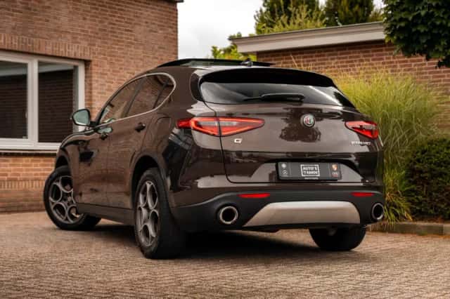 Alfa Romeo Stelvio (2018) thumbnail 2