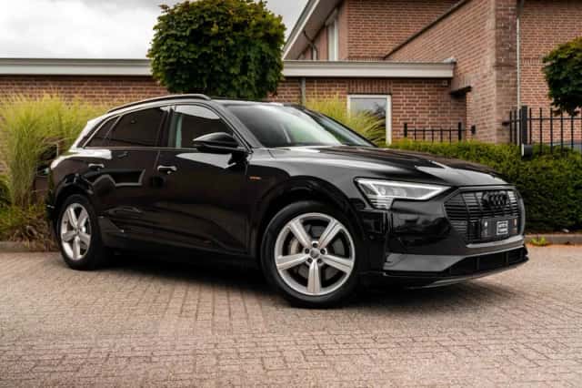 Audi e-tron (2019) thumbnail 1