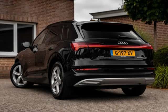 Audi e-tron (2019) thumbnail 2