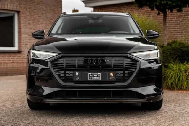 Audi e-tron (2019) thumbnail 6