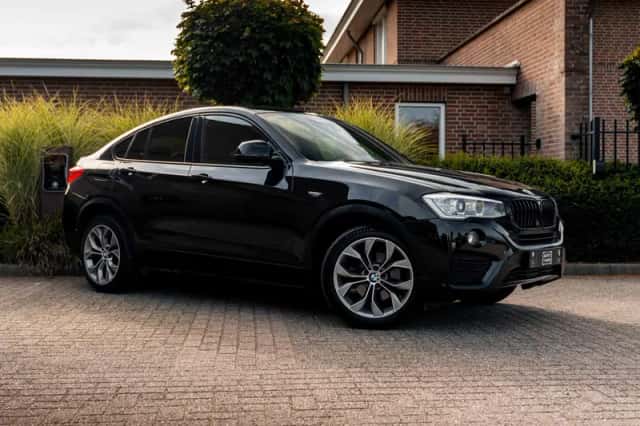 BMW X4 (2016) thumbnail 1