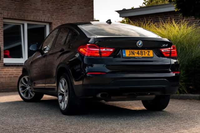 BMW X4 (2016) thumbnail 2