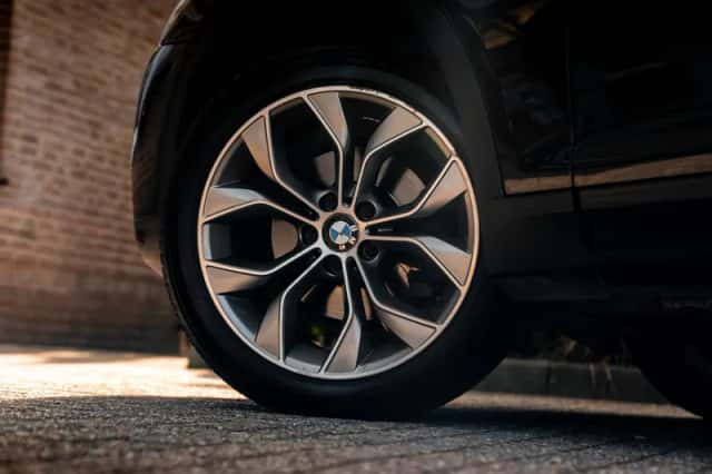 BMW X4 (2016) thumbnail 3