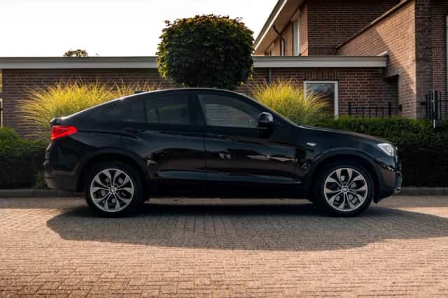 BMW X4 (2016) thumbnail 4