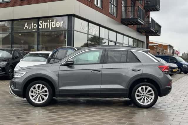 Volkswagen T-Roc (2025) thumbnail 3