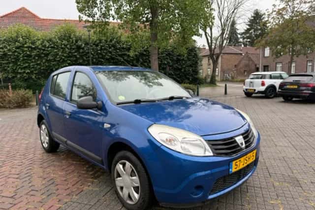 Dacia Sandero (2009) thumbnail 4