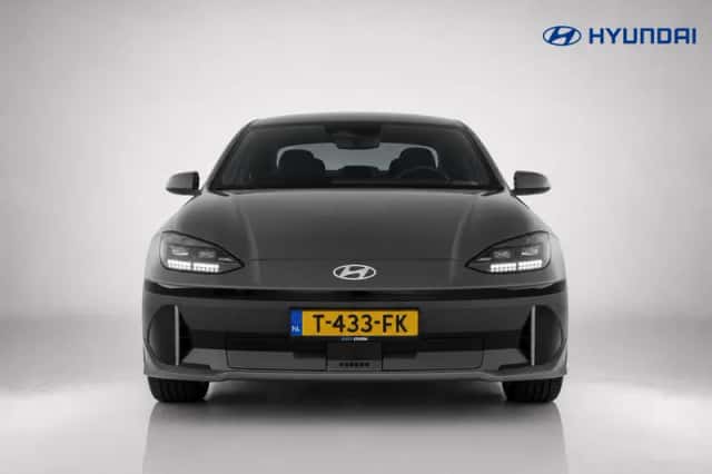 Hyundai Ioniq 6 (2023) thumbnail 2