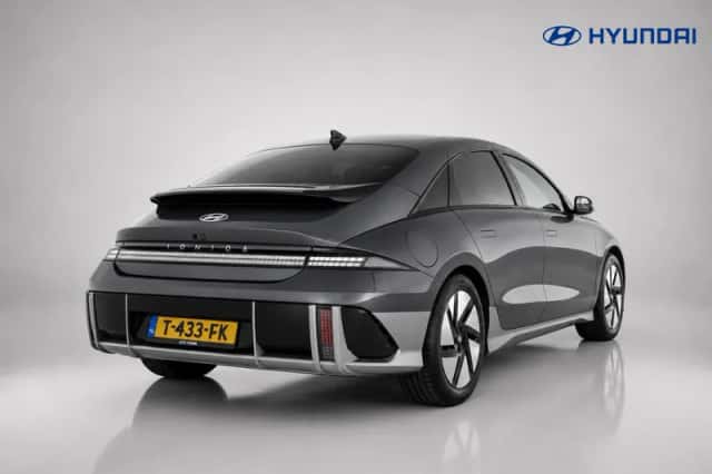 Hyundai Ioniq 6 (2023) thumbnail 3