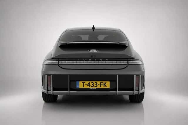 Hyundai Ioniq 6 (2023) thumbnail 4