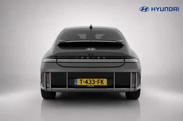 Hyundai Ioniq 6 (2023) thumbnail 4