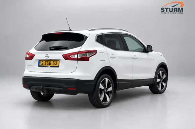 Nissan Qashqai (2015) thumbnail 3