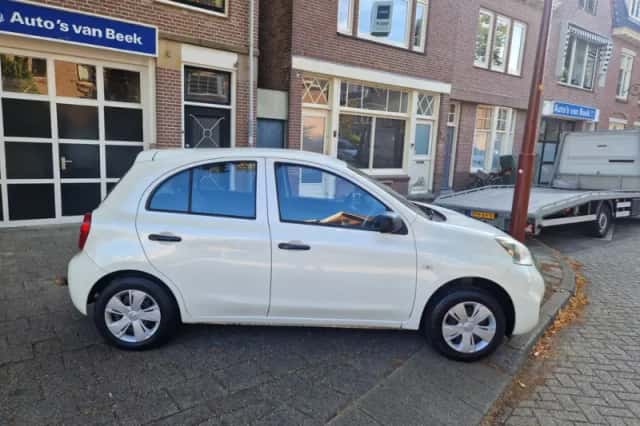 Nissan Micra (2015) thumbnail 2