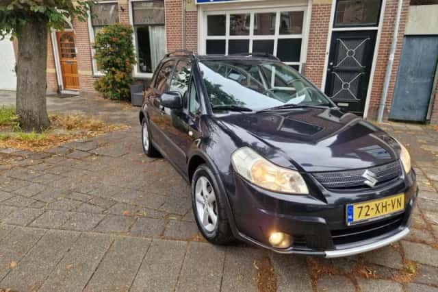 Suzuki SX4 (2007) thumbnail 2
