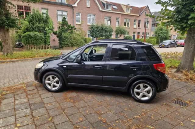Suzuki SX4 (2007) thumbnail 4