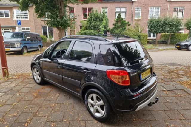 Suzuki SX4 (2007) thumbnail 5