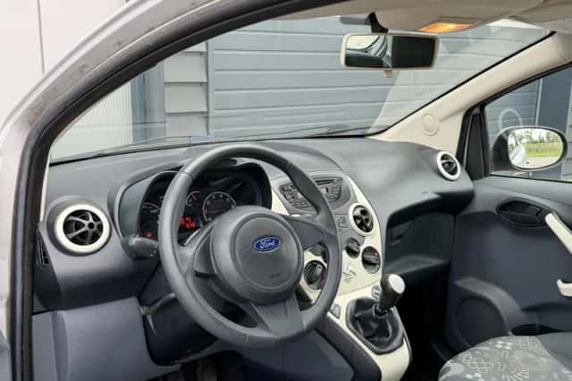 Ford Ka (2010) thumbnail 4