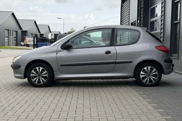 Peugeot 206 (2002) thumbnail 2