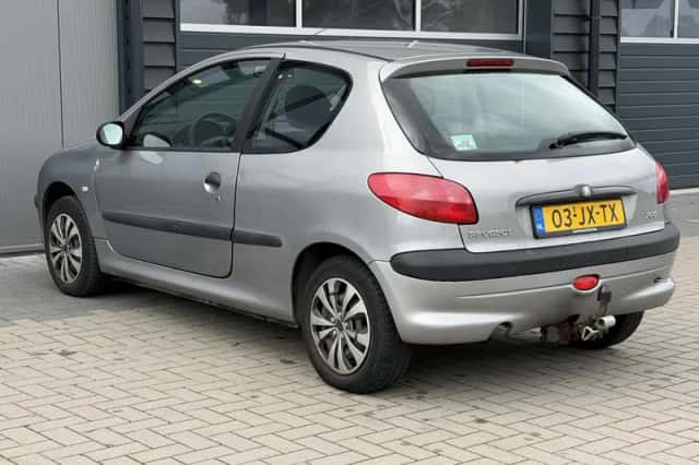 Peugeot 206 (2002) thumbnail 3