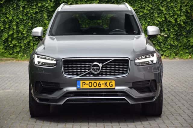 Volvo XC90 (2017) thumbnail 2