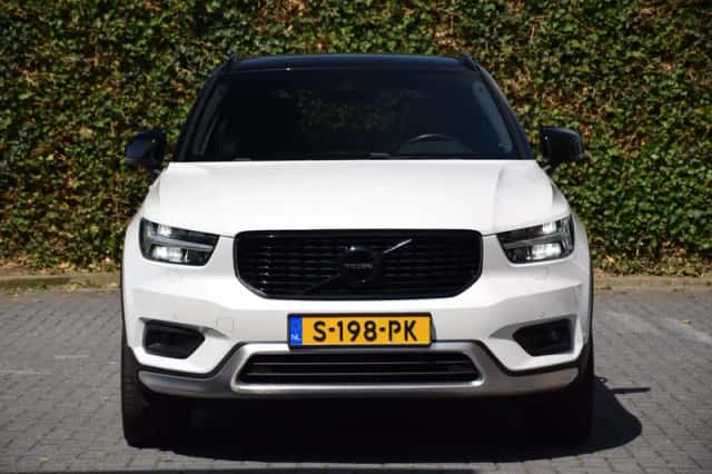 Volvo XC40 (2019) thumbnail 2