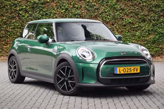 MINI Cooper (2021) thumbnail 3
