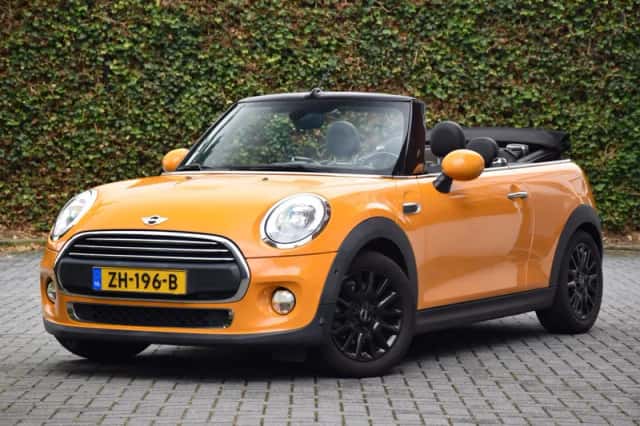 MINI Cabrio (2016) thumbnail 1