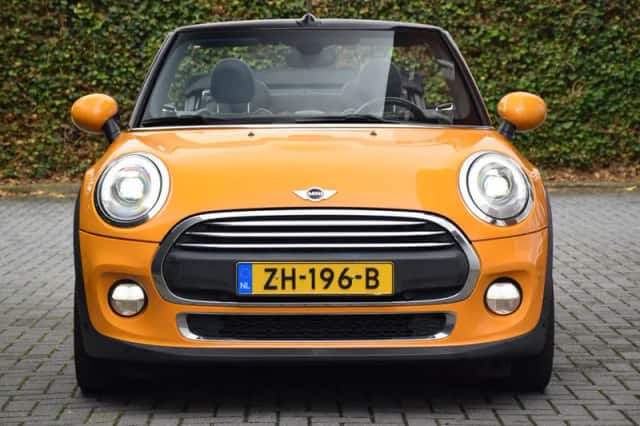 MINI Cabrio (2016) thumbnail 2