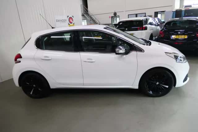 Peugeot 208 (2017) thumbnail 3