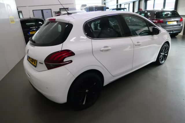Peugeot 208 (2017) thumbnail 4