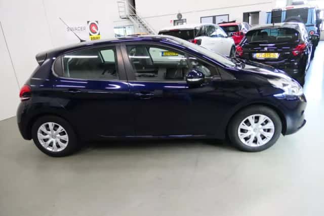 Peugeot 208 (2018) thumbnail 3