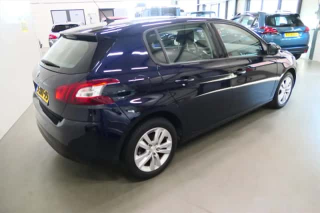 Peugeot 308 (2014) thumbnail 4