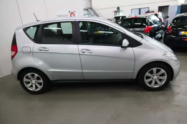 Mercedes-Benz A-Klasse (2011) thumbnail 3