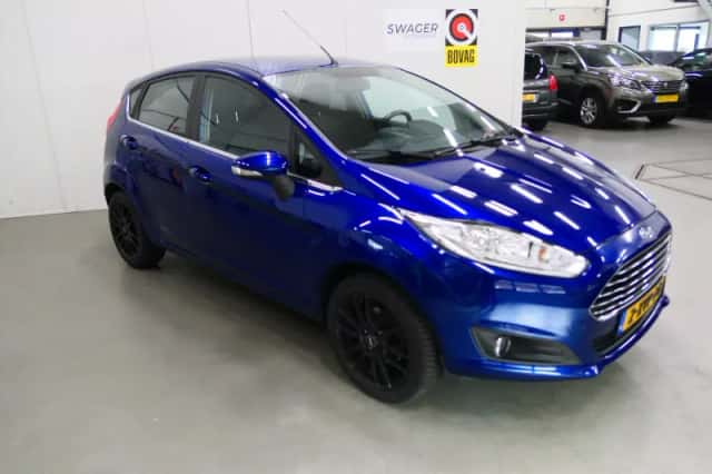 Ford Fiesta (2014) thumbnail 2